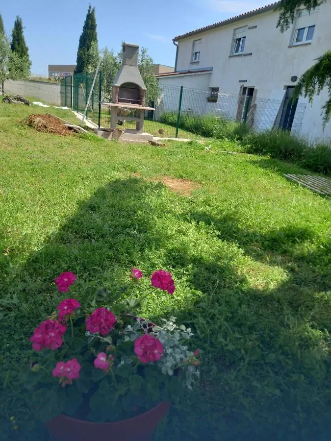 Apartments Kaic 1045 Pula 0*,