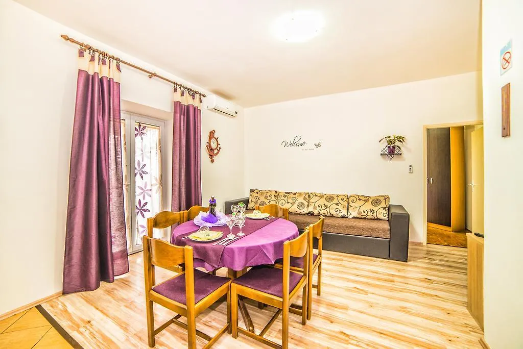 Apartments Kaic 1045 Pula 0*,