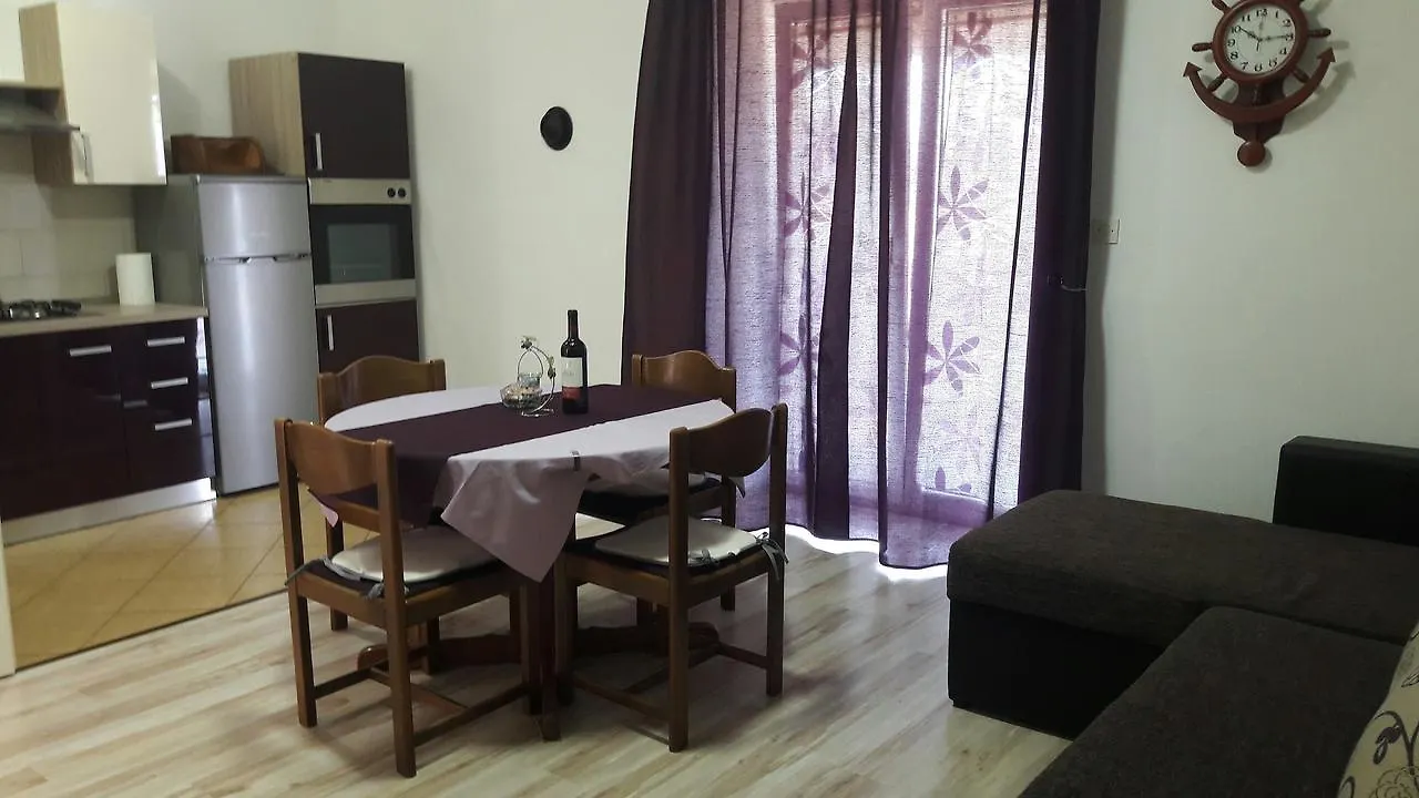 Apartments Kaic 1045 Pula